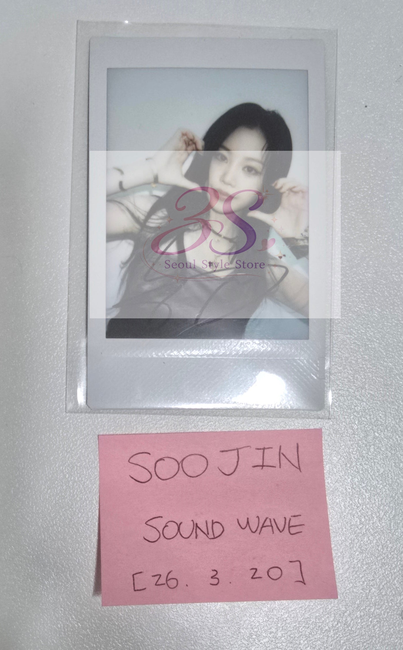 Soojin (Of I-DLE) - Hand Autographed(Signed) Polaroid [26.3.31]