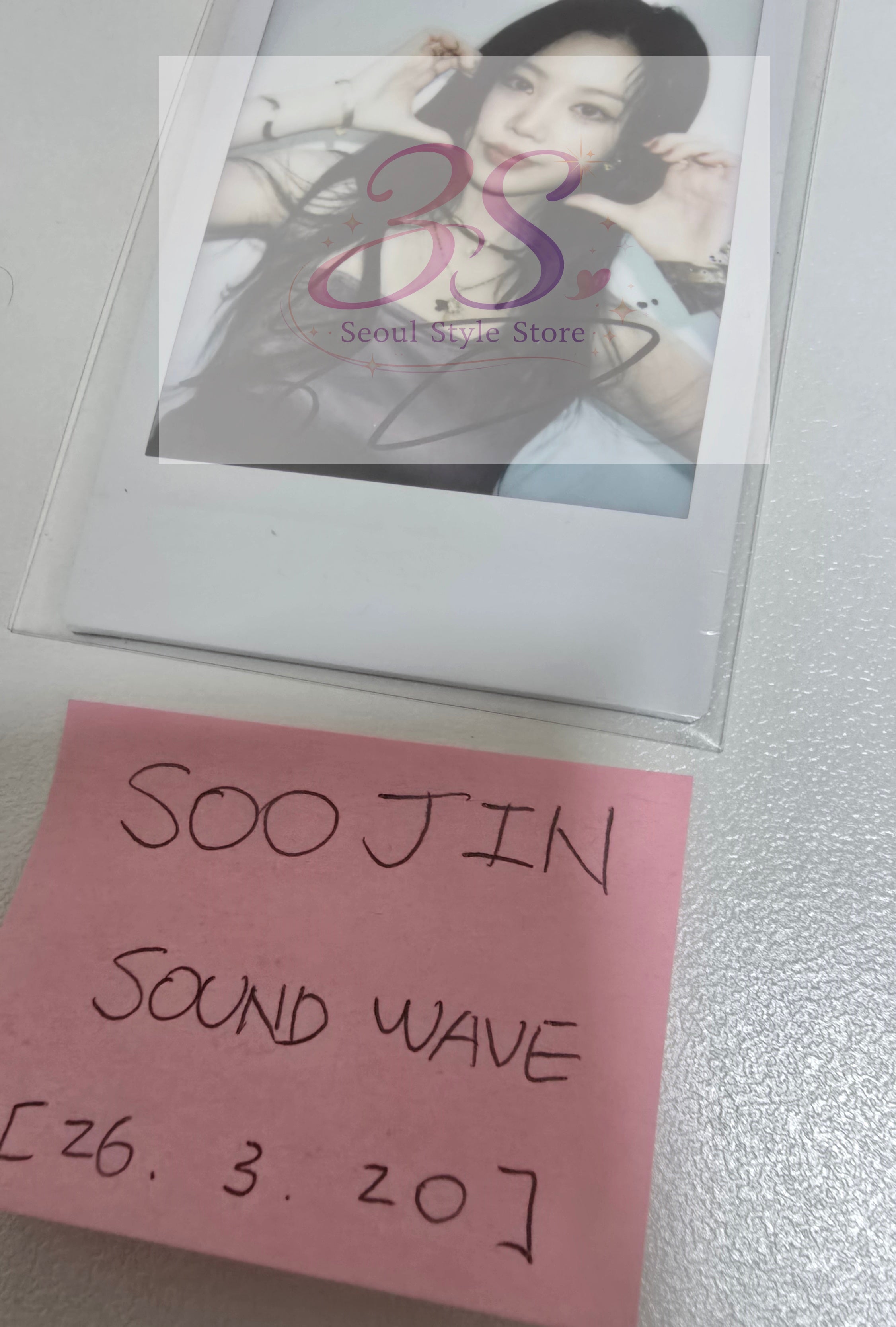 Soojin (Of I-DLE) - Hand Autographed(Signed) Polaroid [26.3.31]
