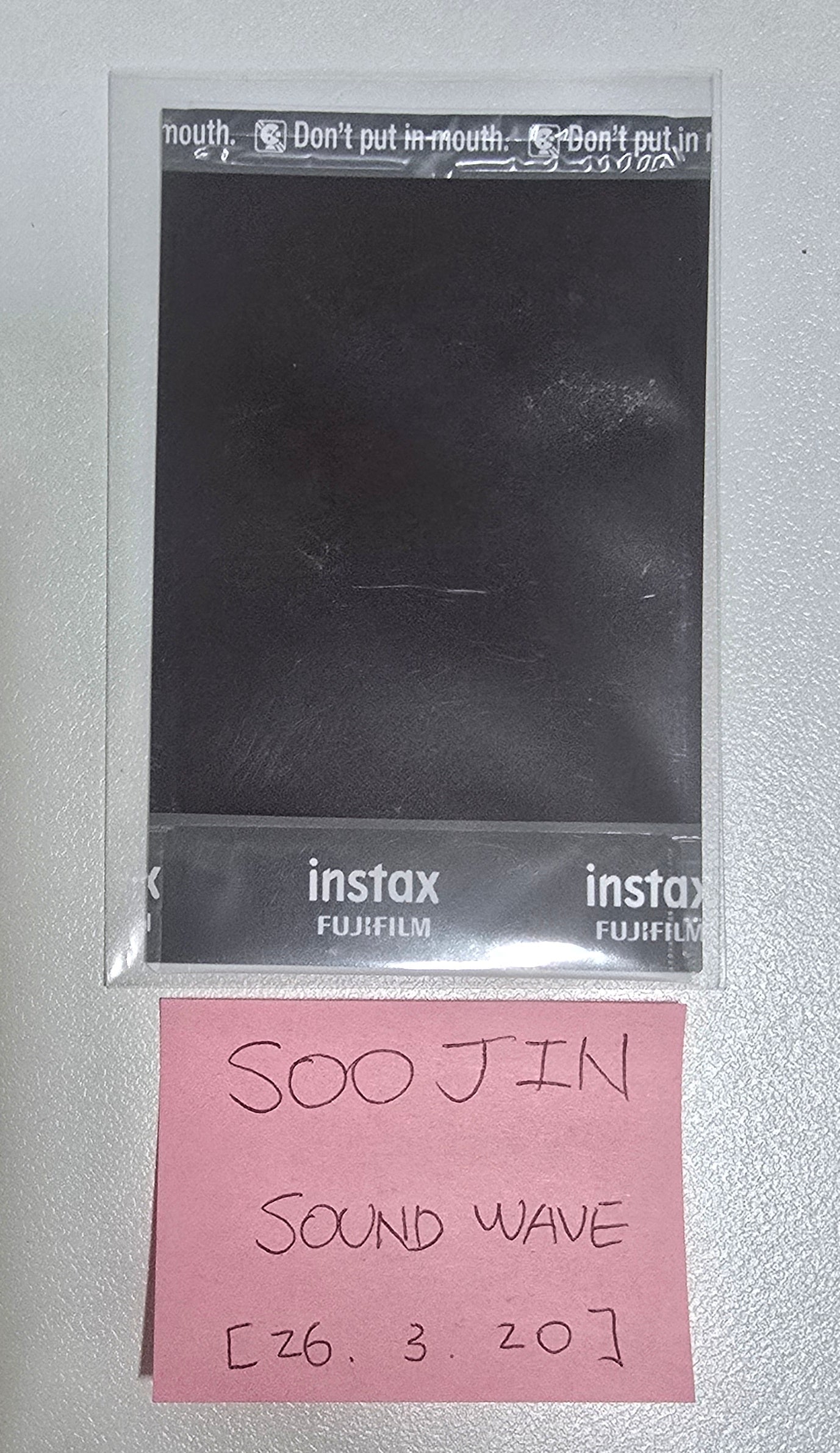 Soojin (Of I-DLE) - Hand Autographed(Signed) Polaroid [26.3.31]